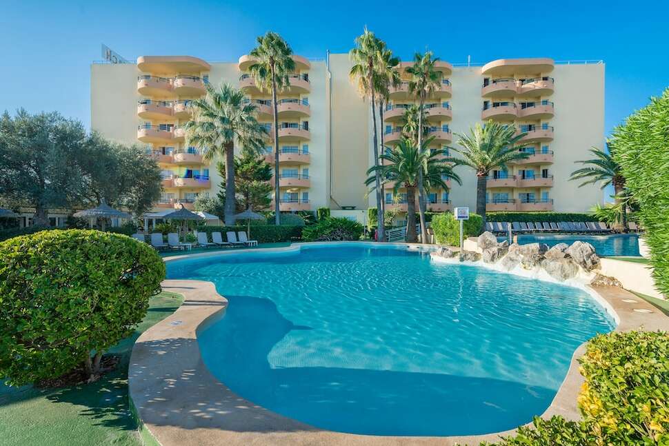 Ein Foto vom Pool im Alcudia Beach Aparthotel