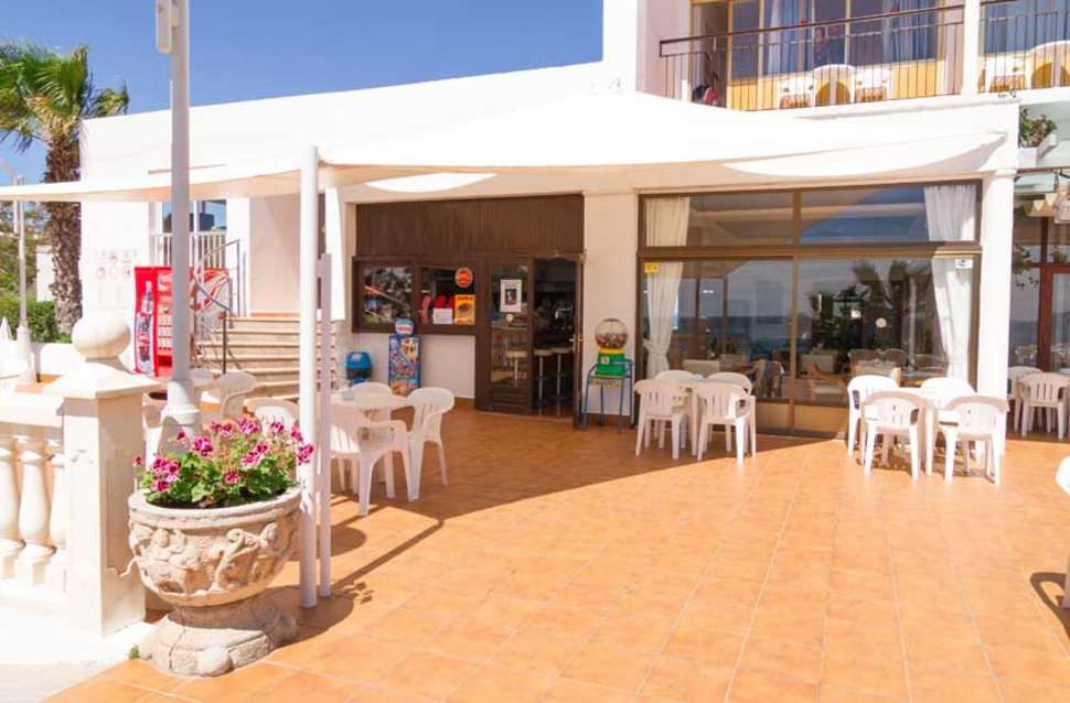 Ein Foto von der Terrasse im Hotel Riomar