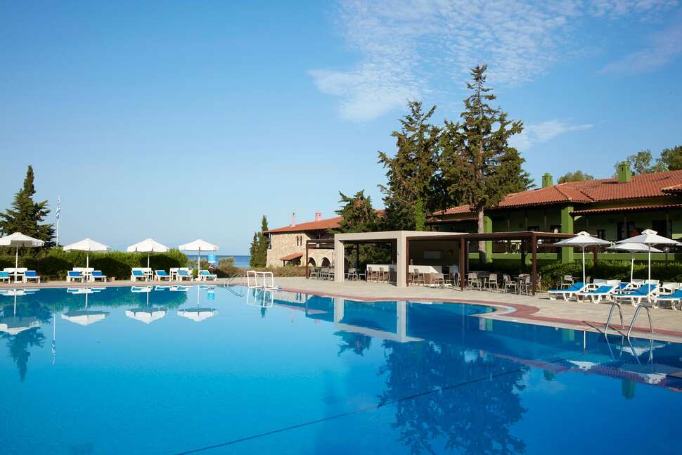 Een foto van het zwembad bij Simantro Resort