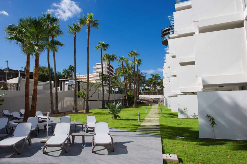 Een foto van het terras bij Appartementen El Palmar