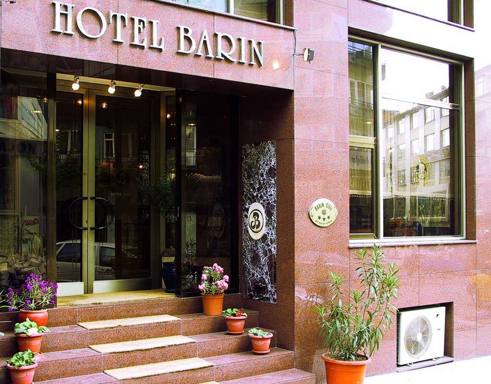Een foto van de buitenkant van Barin Hotel