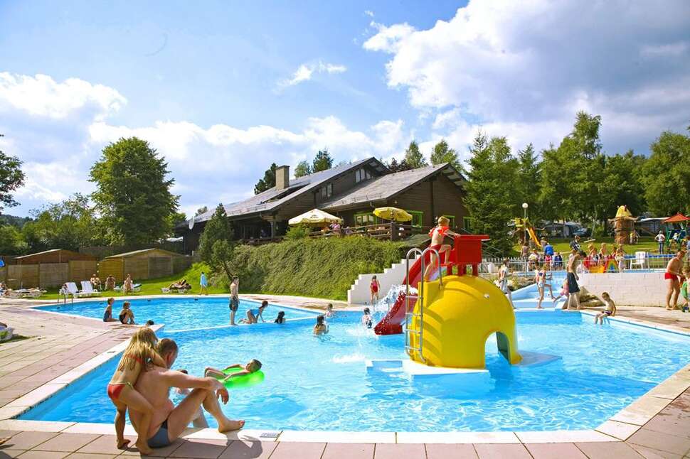 Een foto van het zwembad bij Arden Parks Petite Suisse