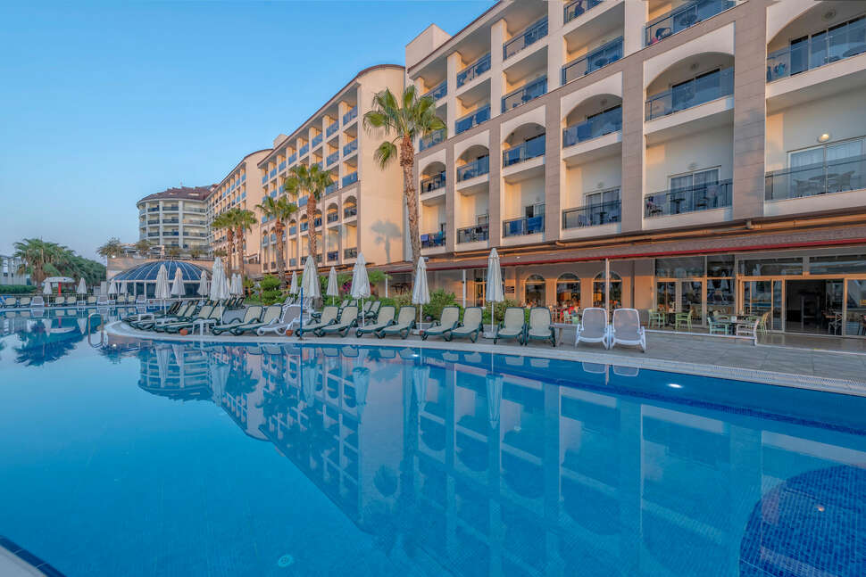 Een foto van het zwembad bij Port River Hotel & Spa