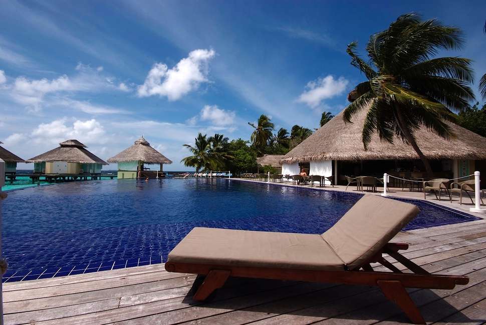 Een foto van het zwembad bij Ellaidhoo Maldives by Cinnamon