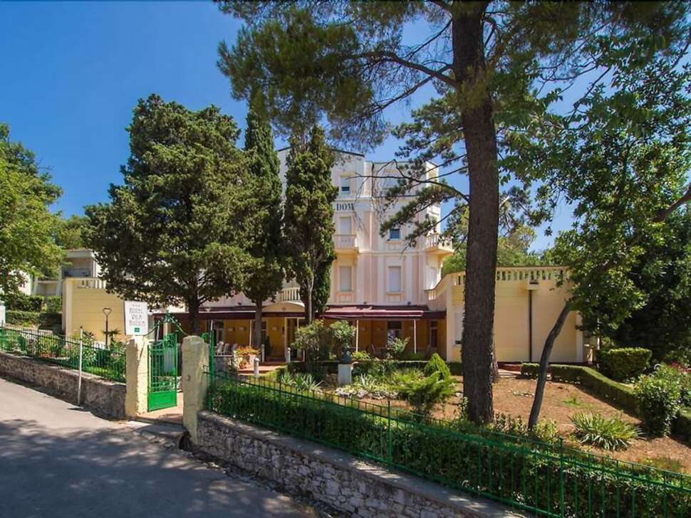 Een foto van de buitenkant van Hotel Villa Ruzica