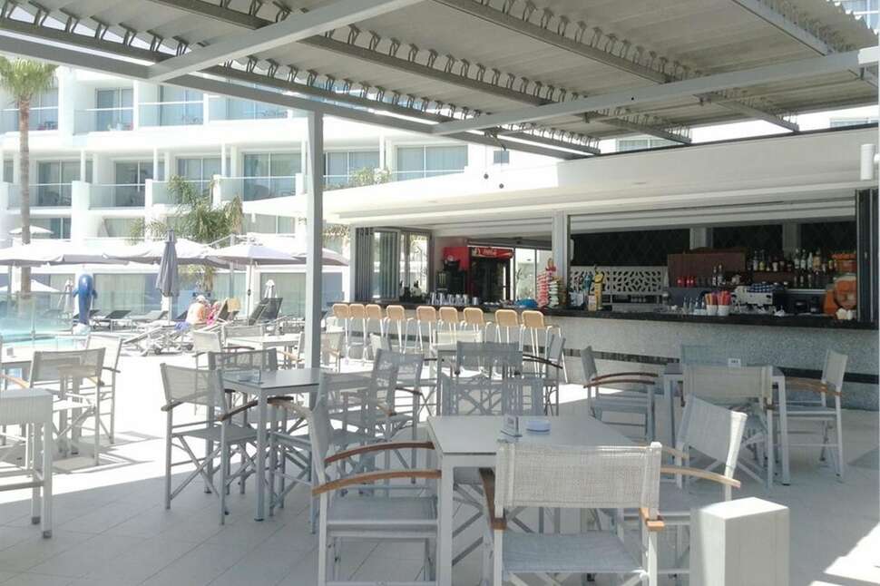 Een foto van de faciliteiten bij Limanaki Beach Hotel