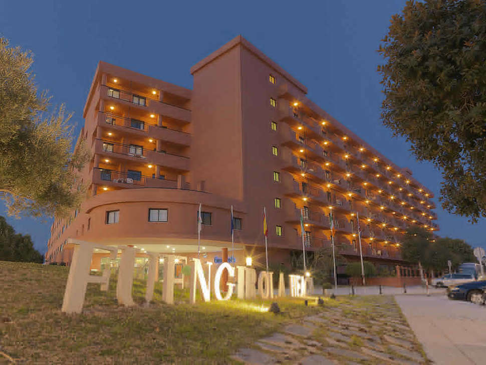 Een foto van de buitenkant van Fuengirola Beach Aparthotel