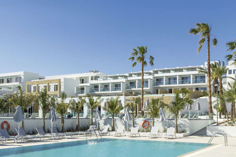 Een foto van het zwembad bij Blue Lagoon Ocean