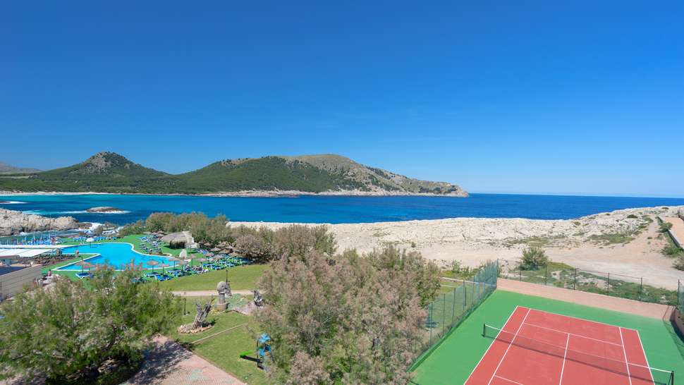 Een foto van het terras bij THB Cala Lliteras
