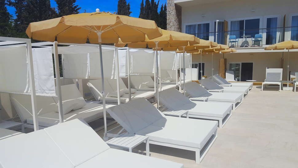Een foto van het terras bij Fergus Style Palmanova