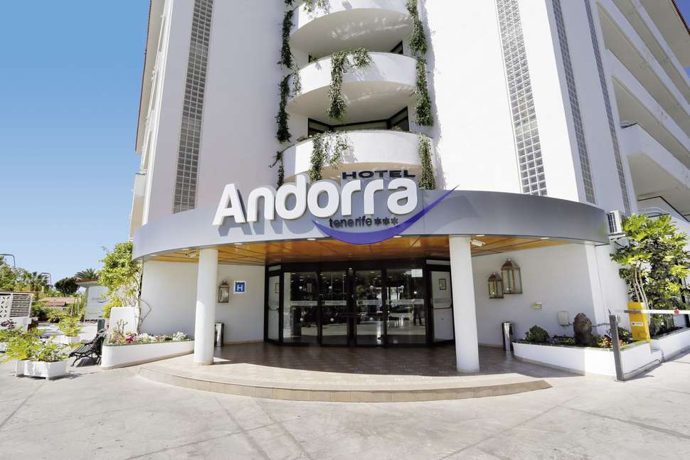 Een foto van de buitenkant van Aparthotel Andorra