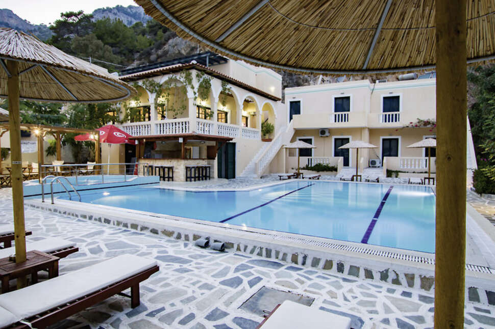 Ein Foto vom Pool im Kyra Panagia Hotel
