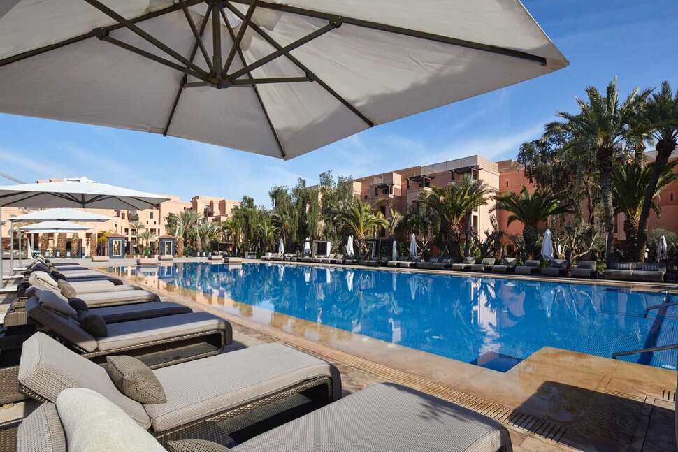 Een foto van het zwembad bij Mövenpick Hotel Mansour Eddahbi Marrakech