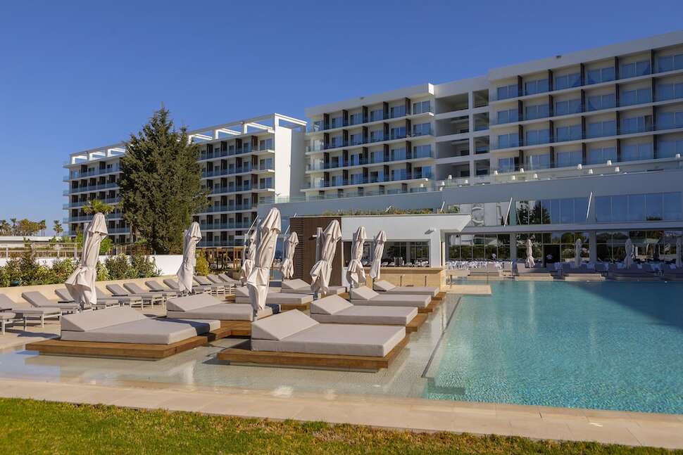 Een foto van het zwembad bij Chrysomare Beach Hotel & Resort