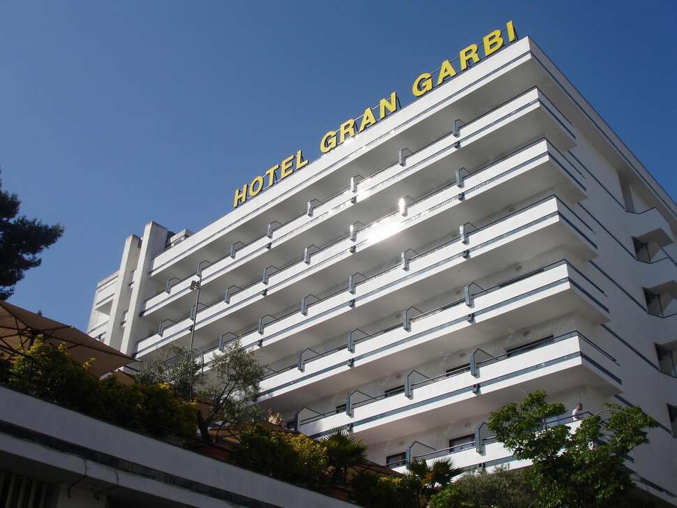 Een foto van de buitenkant van Hotel Gran Garbi
