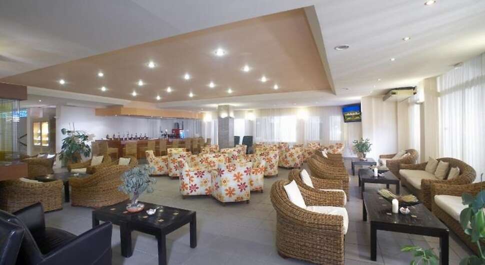 Een foto van de faciliteiten bij Portes Beach Hotel