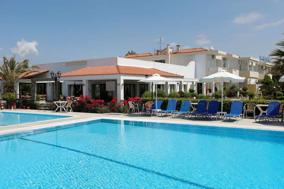 Een foto van het zwembad bij Hotel Kalloni Bay