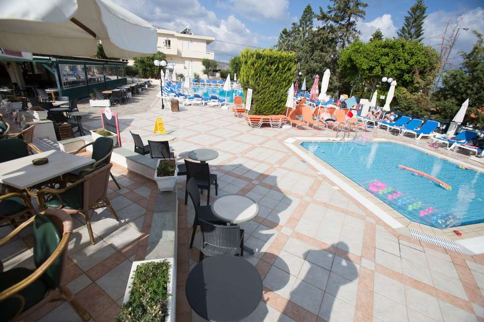 Een foto van het zwembad bij Anastasia Hotel