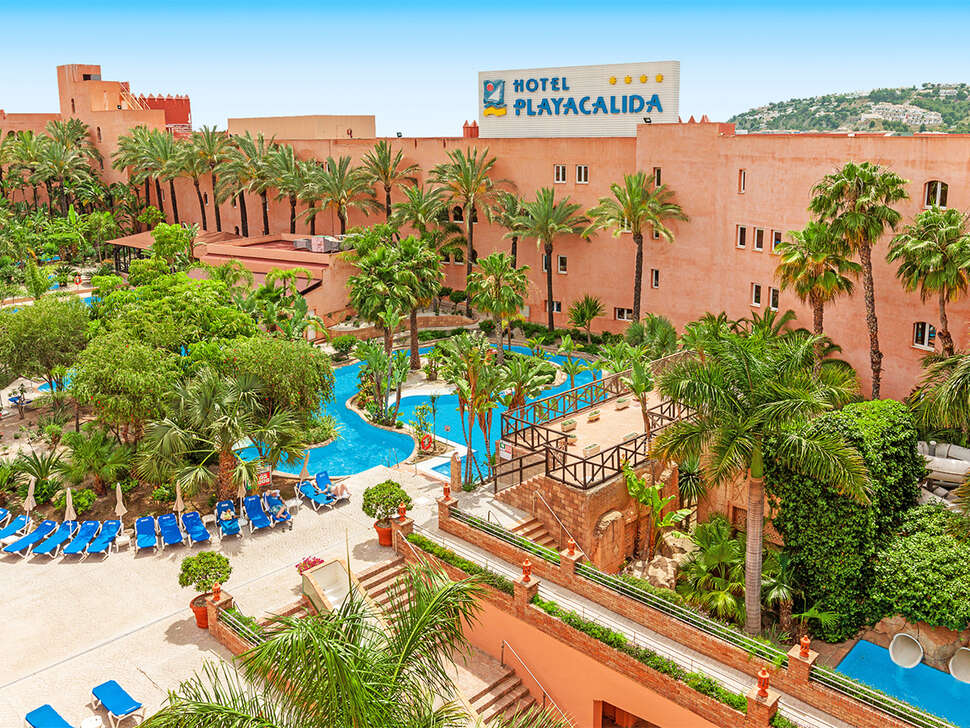 Een foto van de buitenkant van Playacalida Hotel