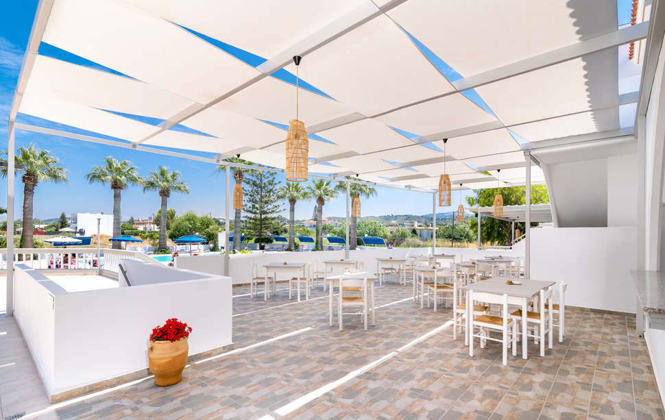 Een foto van het terras bij Sabina Hotel