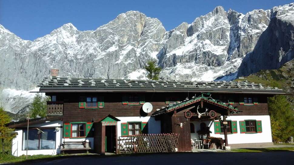 Een foto van de buitenkant van Berghotel Dachstein