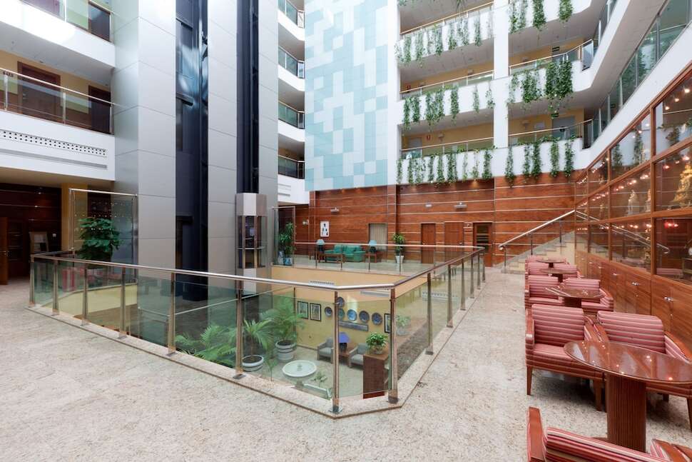 Een foto van het interieur van Senator Granada Spa Hotel