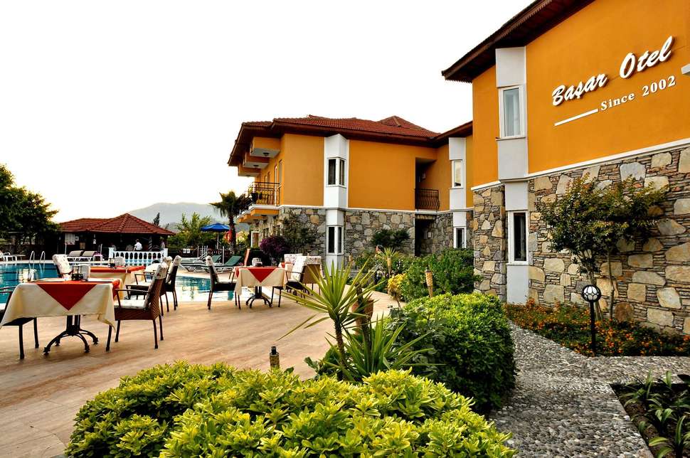 Een foto van het terras bij Basar Hotel
