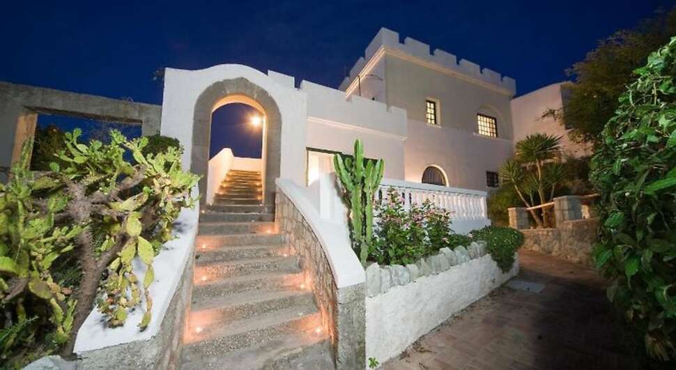 Een foto van de buitenkant van Park Hotel Terme Mediterraneo