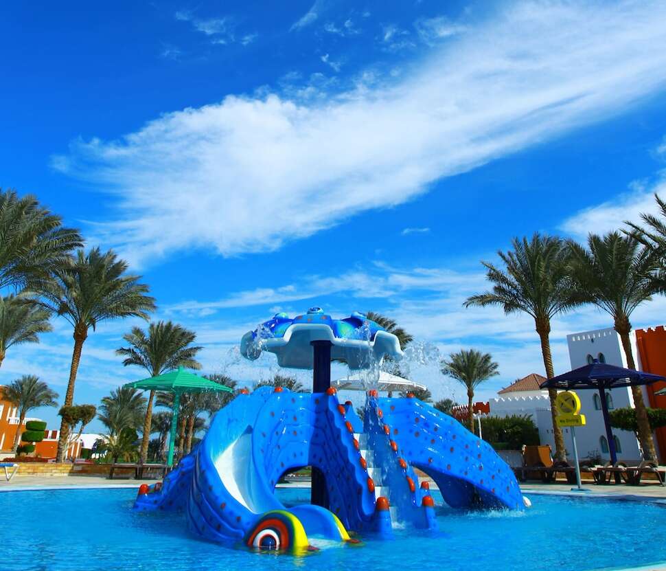 Een foto van het zwembad bij Sunrise Garden Beach Resort