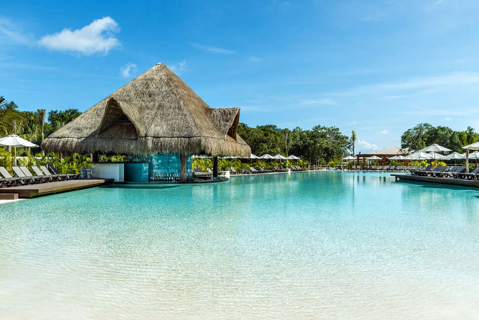 Een foto van het zwembad bij Ocean Riviera Paradise