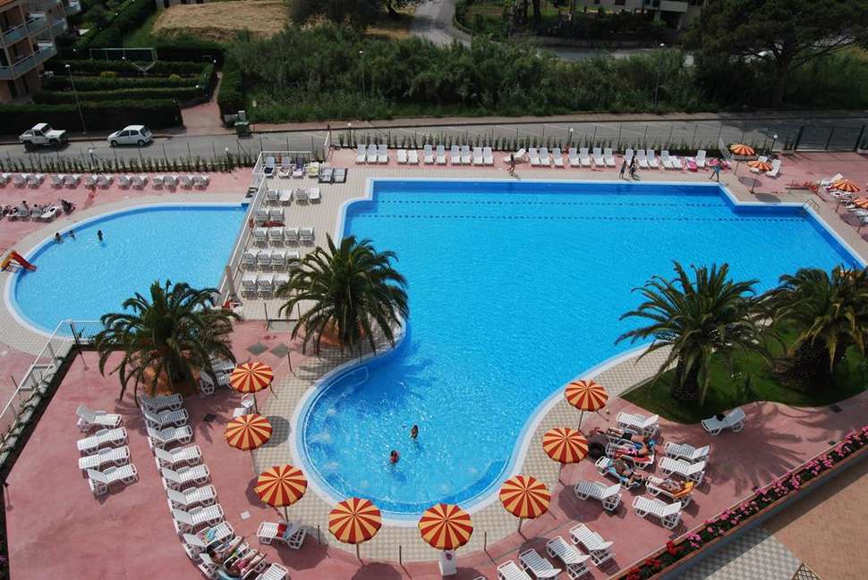 Een foto van het zwembad bij Ai Pozzi Village Spa Resort