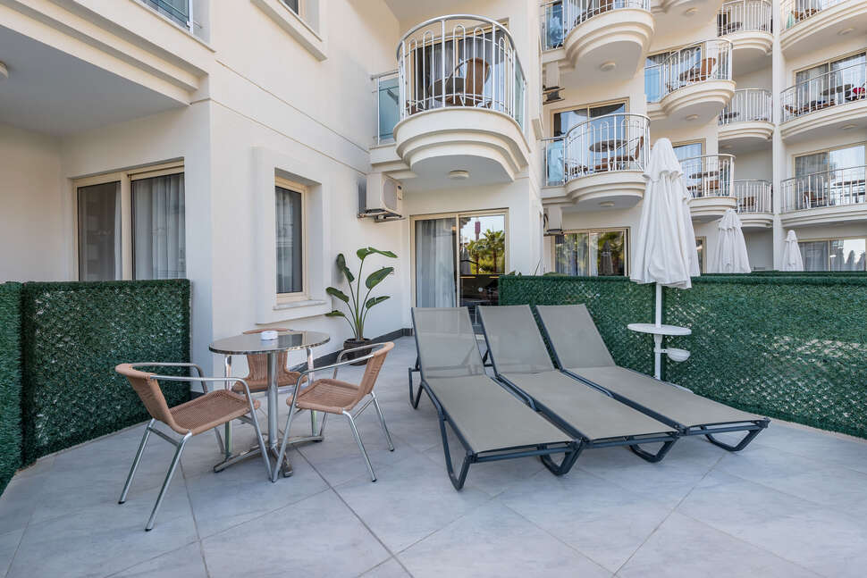Een foto van White City Beach Hotel