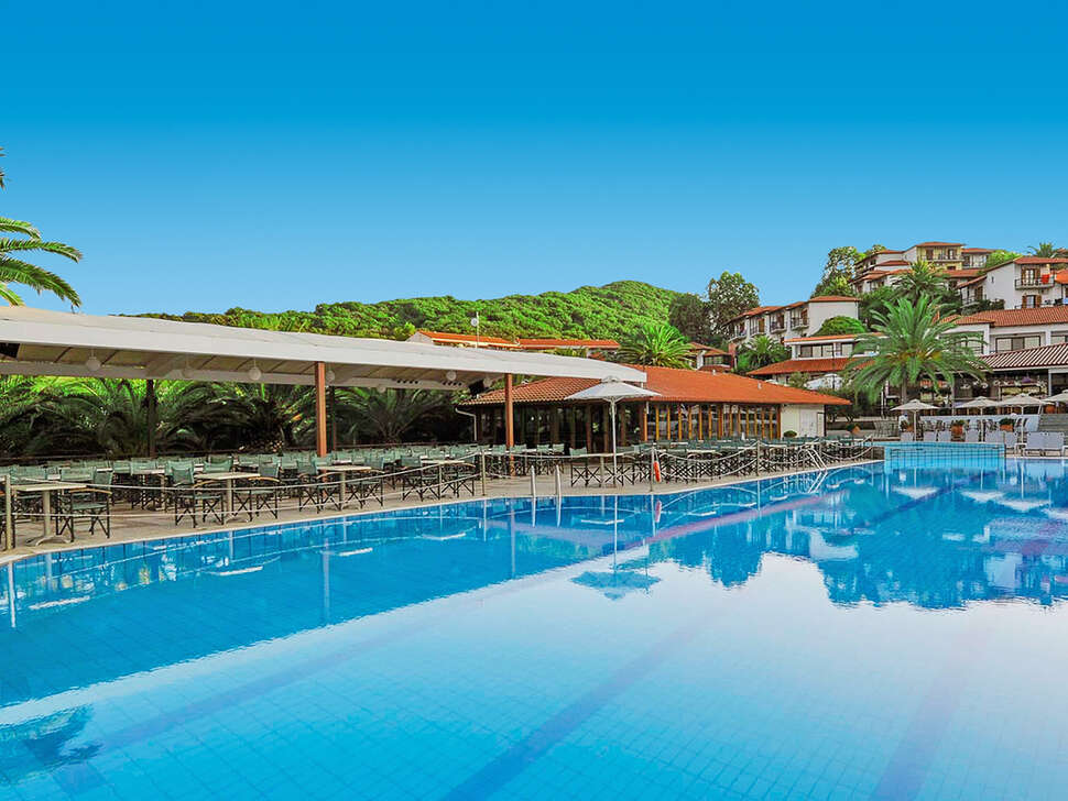 Een foto van het zwembad bij Aristoteles Holiday Resort & Spa