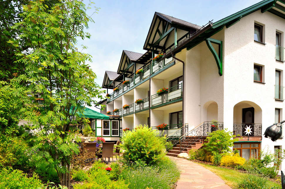 Een foto van de buitenkant van Hotel Edelweiss