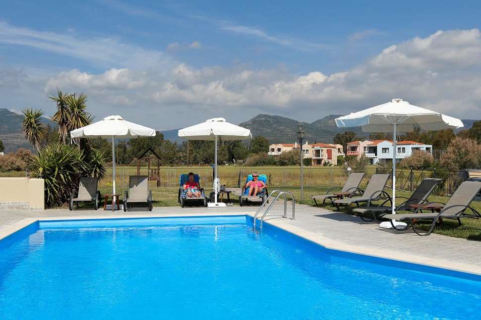 Een foto van het zwembad bij Imerti Resort Hotel