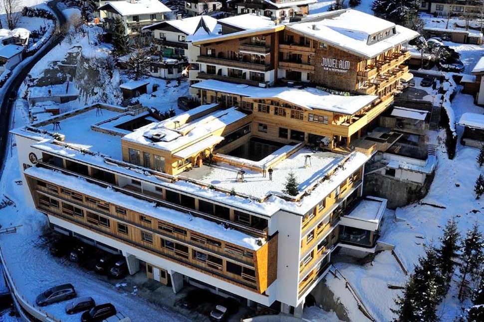Een foto van de buitenkant van Alpin Juwel Hotel