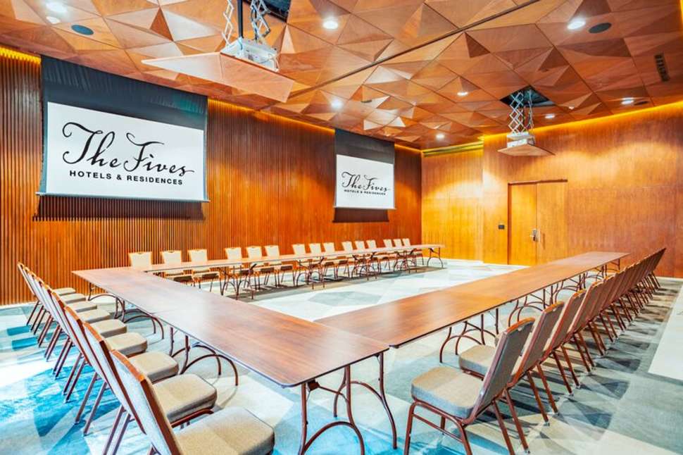 Een foto van The Fives Downtown Hotel & Residences Curio Collection by Hilton