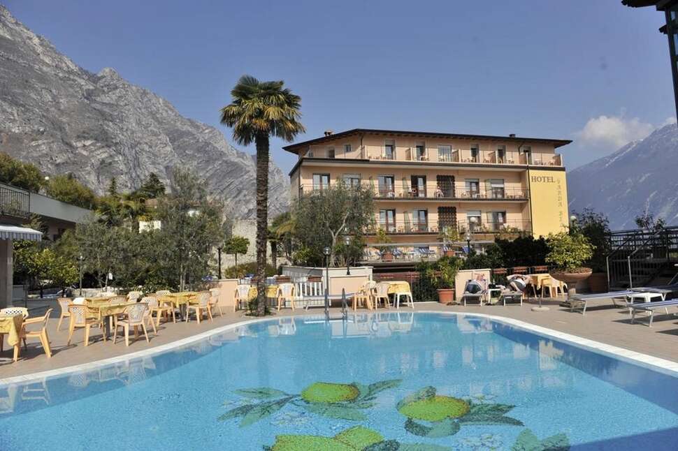 Ein Foto von einer Übersicht des Hotel Garda Bellevue