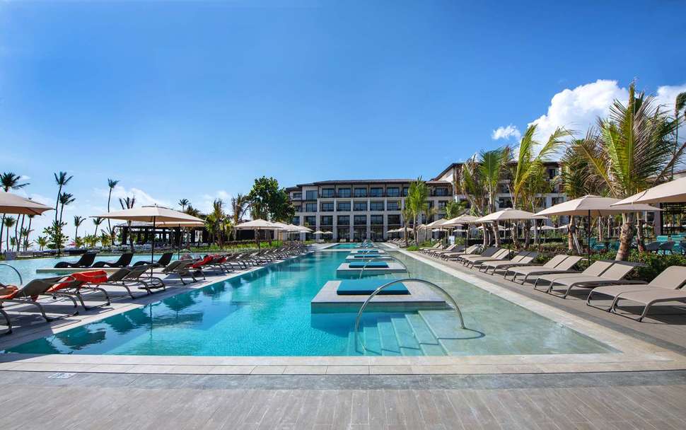 Een foto van het zwembad bij Adults Only Club At Lopesan Costa Bavaro Resort