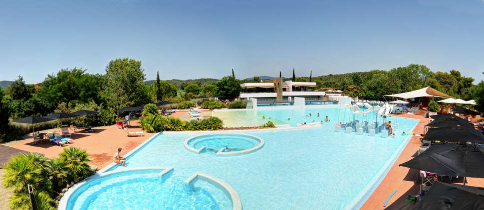 Een foto van het zwembad bij Camping & Village le Rocchette