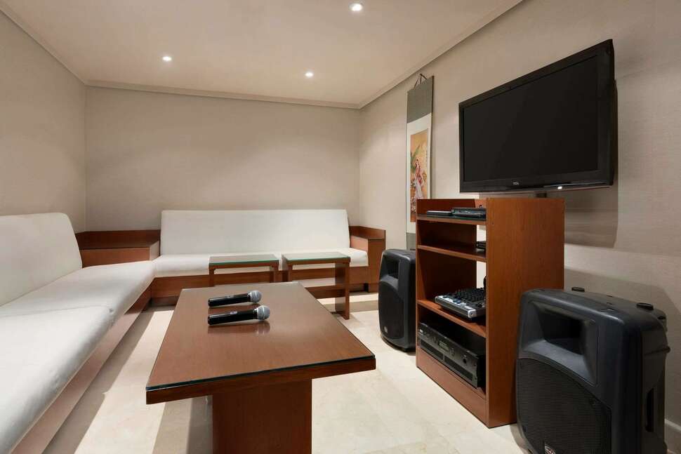Een foto van Ramada by Wyndham Downtown Abu Dhabi
