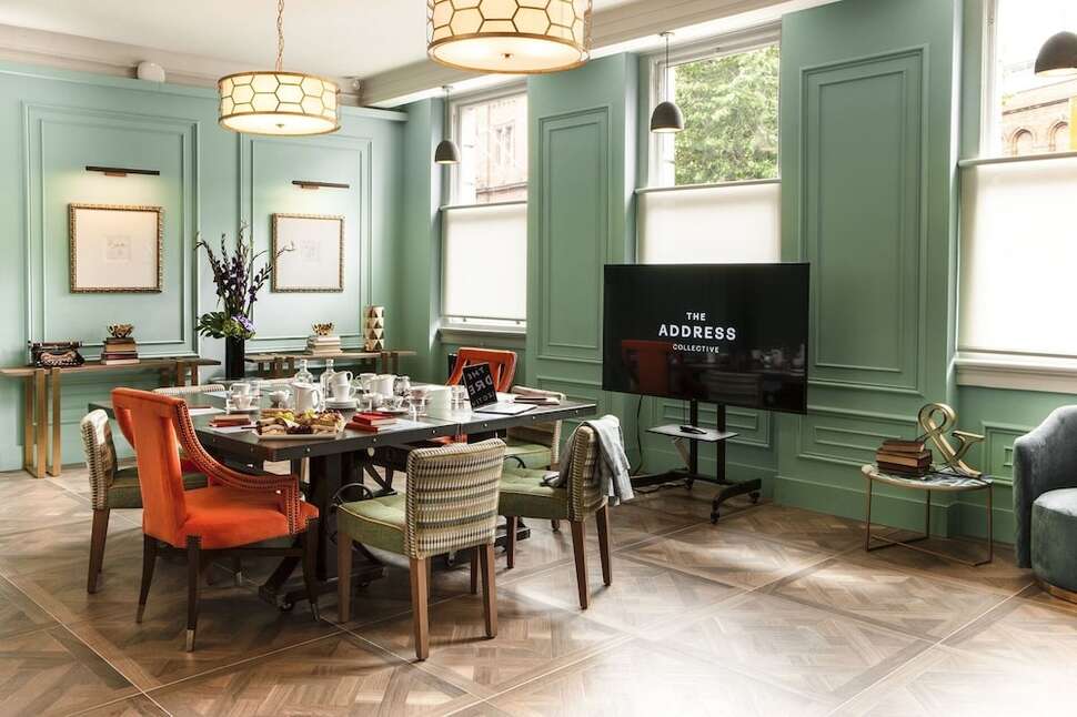 Een foto van The Address Connolly