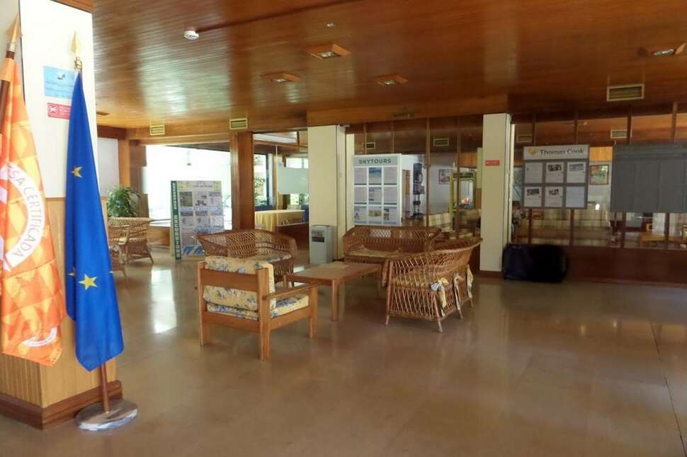 Een foto van het interieur van Clube Alvorferias