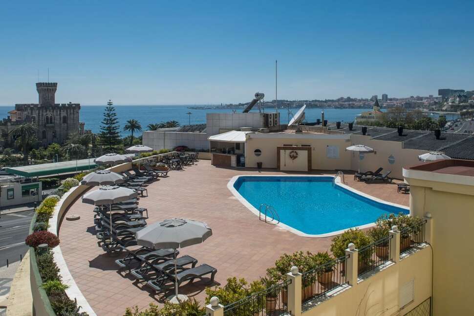 Ein Foto vom Pool im Vila Gale Estoril