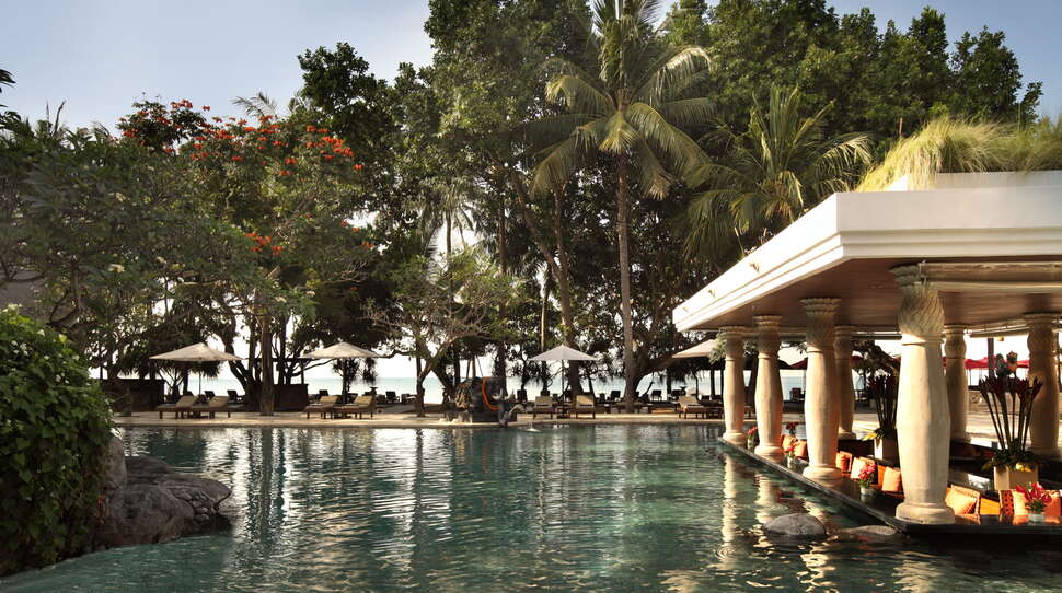 Ein Foto vom Pool im Puri Santrian