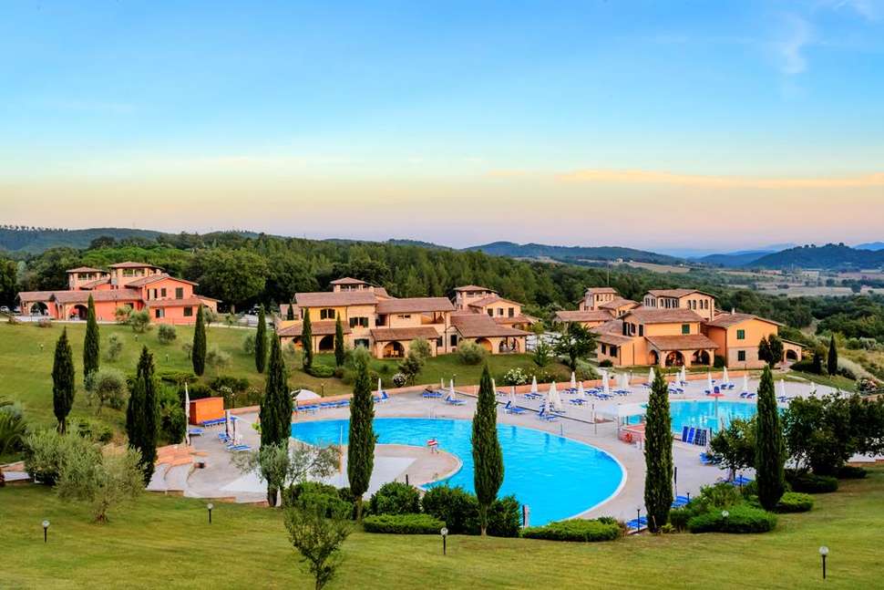 Een foto van het zwembad bij Pian Dei Mucini Resort