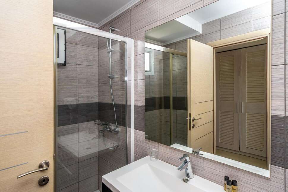 Een foto van Kamari Plus Hotel
