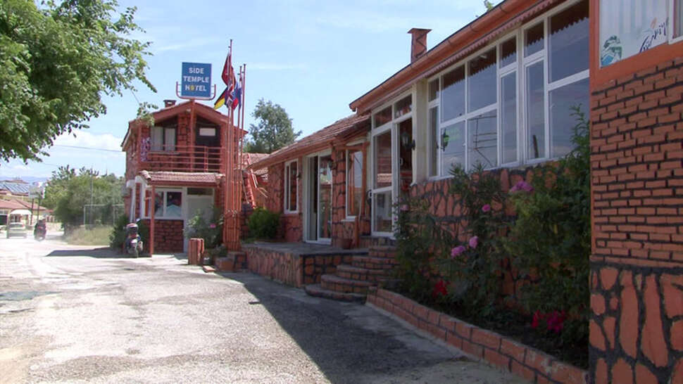Een foto van de buitenkant van Side Temple Hotel