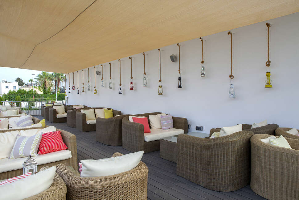 Ein Foto von der Terrasse im The King Jason Paphos