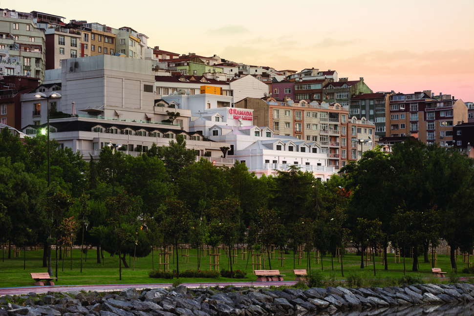 Een foto van Ramada by Wyndham Istanbul Golden Horn